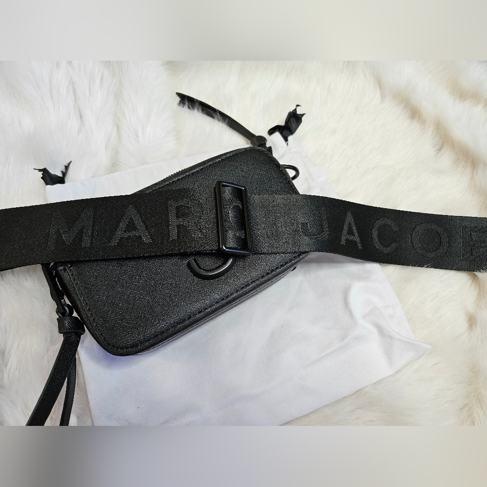 Marc Jacobs Black Snap Shot Crossbody Purse  4 spots left - Picture 4 of 9